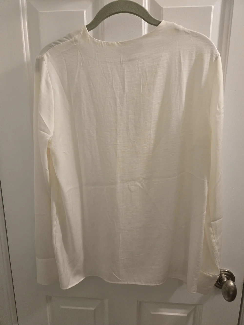NWT Banana Republic Cream V-Neck Long Sleeve Shirt